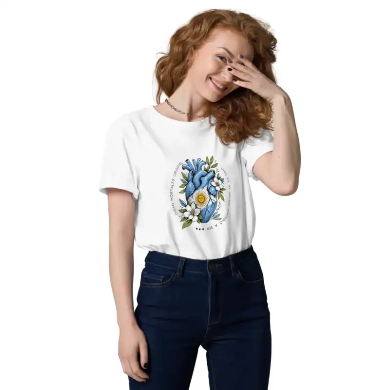 Remera Argentina Corazon argento floral blanca sin modelo Oigan Mortales